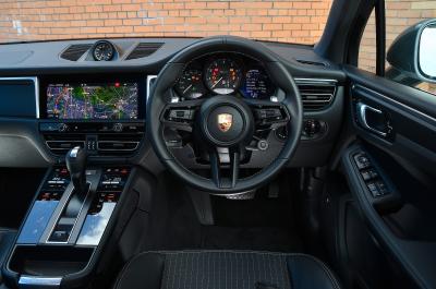 NEW Porsche Macan dashboard
