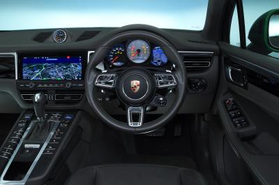 Porsche Macan S dashboard