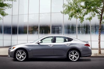 News round-up: Mitsubishi Outlander concept teased and Infiniti shows Q70 saloon