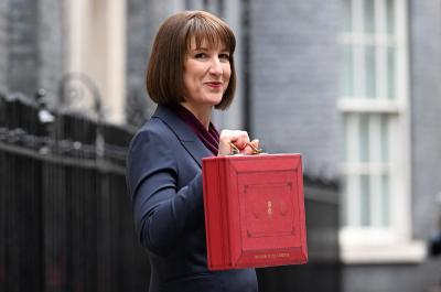 rachel-reeves-red-briefcase