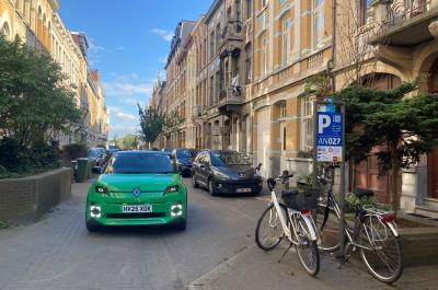 Renault 5 long termer in antwerp