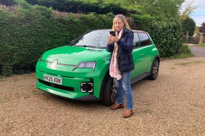 Renault-5-long-termer-using-app