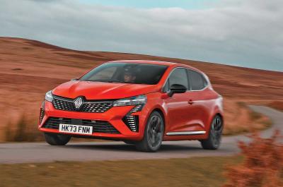 Renault Clio front driving