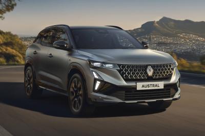 Renault Austral front three quarters driving