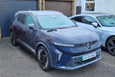 Renault Scenic covered in ice