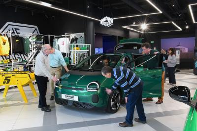 Renault Twingo readers looking at car