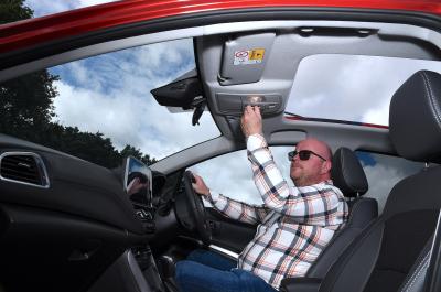 suzuki s-cross opening sunroof
