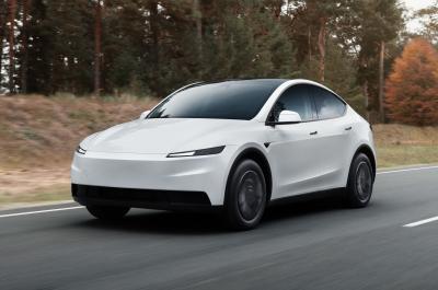 Tesla Model Y Standard Long Range RWD front driving