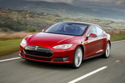 Tesla launches financing deal