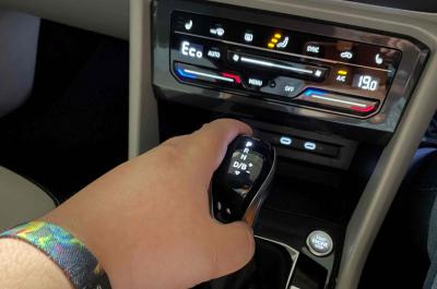 Volkswagen Tiguan gear lever