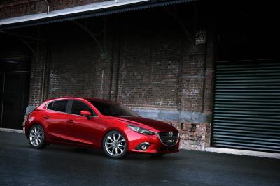 2014 Mazda 3 gets brand's first hybrid