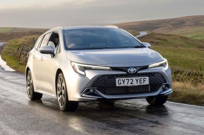 Used Toyota Corolla Touring Sports 2019-present front right driving