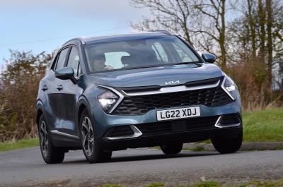 Used Kia Sportage 2021-present front cornering
