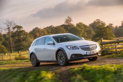 2014 Vauxhall Insignia Country Tourer review