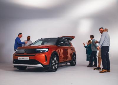 Vauxhall Frontera readers with car