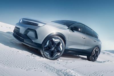 Vauxhall Grandland Electric AWD front driving