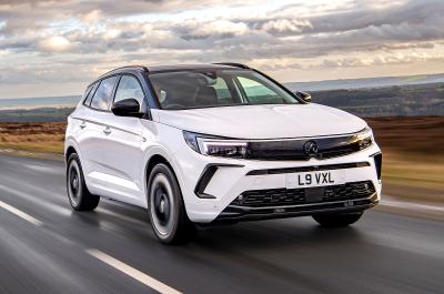 Vauxhall Grandland GSe front right driving