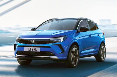 Vauxhall Grandland 2021 driving