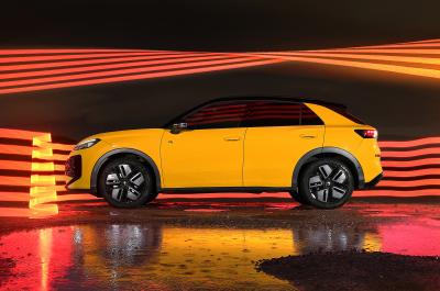 Volkswagen T-Roc static side