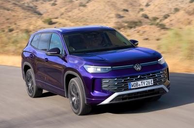 Volkswagen Tayron Ultra Violet Metallic front driving