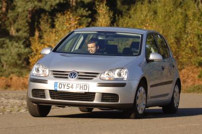 Volkswagen Golf Mk5 front cornering