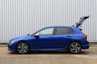 Volkswagen Golf R 2021 boot open