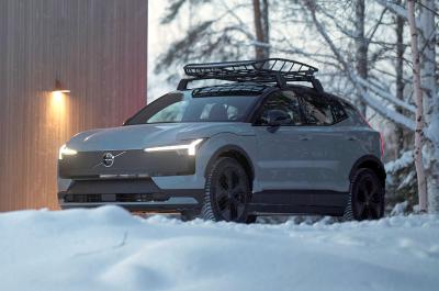 Volvo EX30 Cross Country front static
