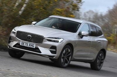 Volvo XC60 driving front