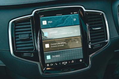 Volvo XC90 interior infotainment