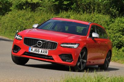 Volvo V90 front cornering