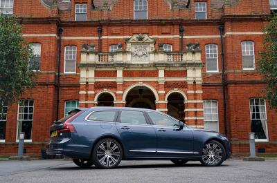 Volvo V90 side on to show length