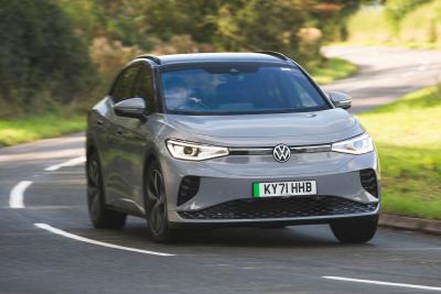 Volkswagen ID.4 GTX 2022 cornering