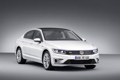 Volkswagen Passat GTE shown at the Paris show