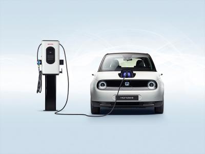With a 136-mile range, fast charging, and a spacious interior, the Honda e is perfect for exploring the city