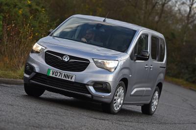 Vauxhall Combo-e Life 2022 front cornering