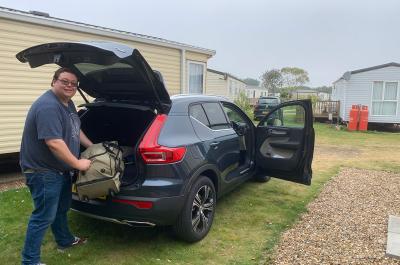 Darren loading Volvo XC40