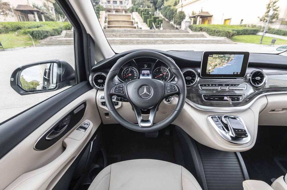 Mercedes-Benz V-Class 2019 LHD dashboard