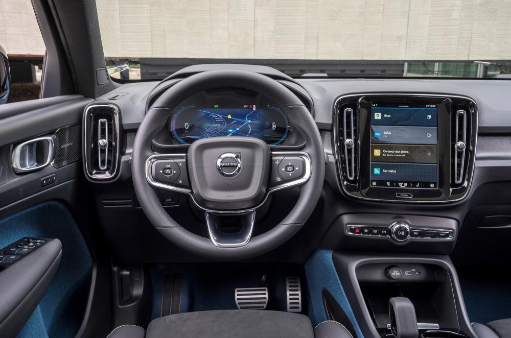 Volvo C40 Recharge 2022 interior dashboard