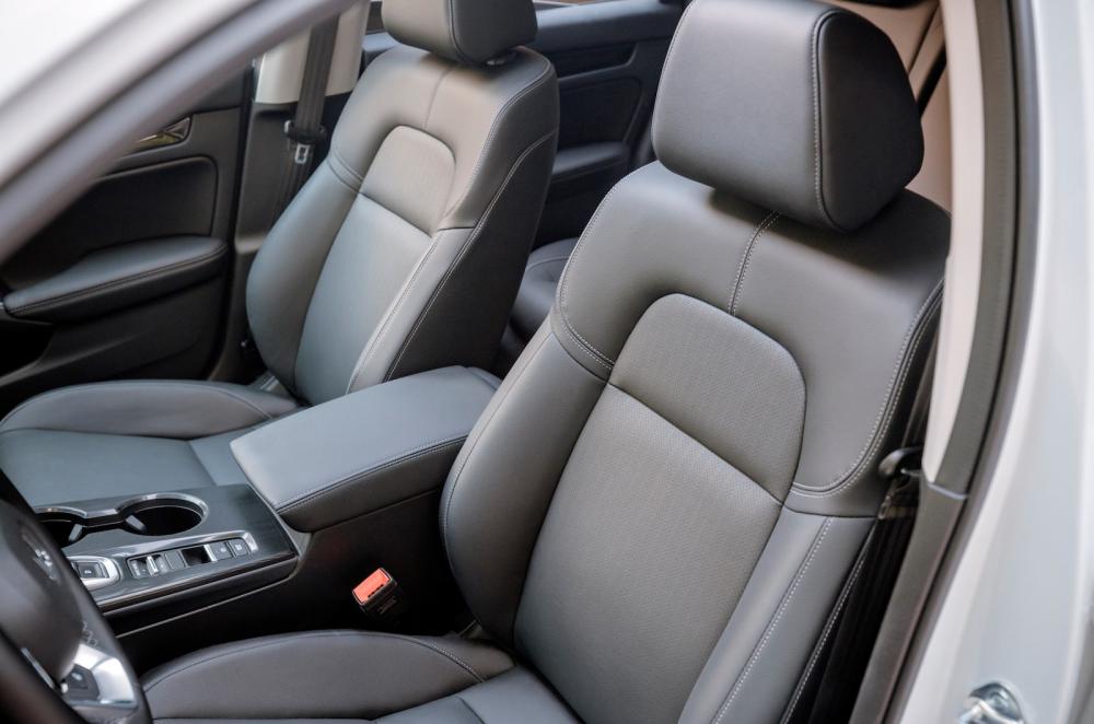 Honda Civic 2022 interior front seats