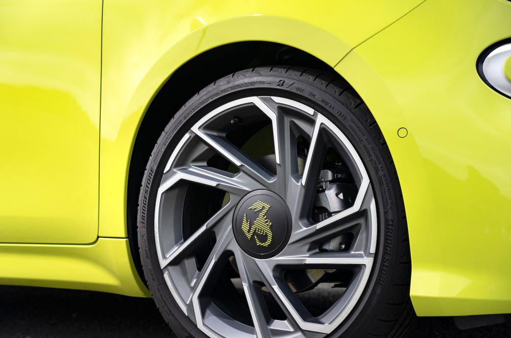 Abarth 500e alloy wheel detail
