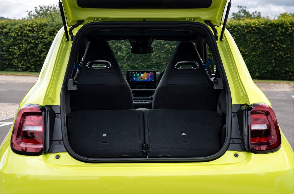 Abarth 500e boot open