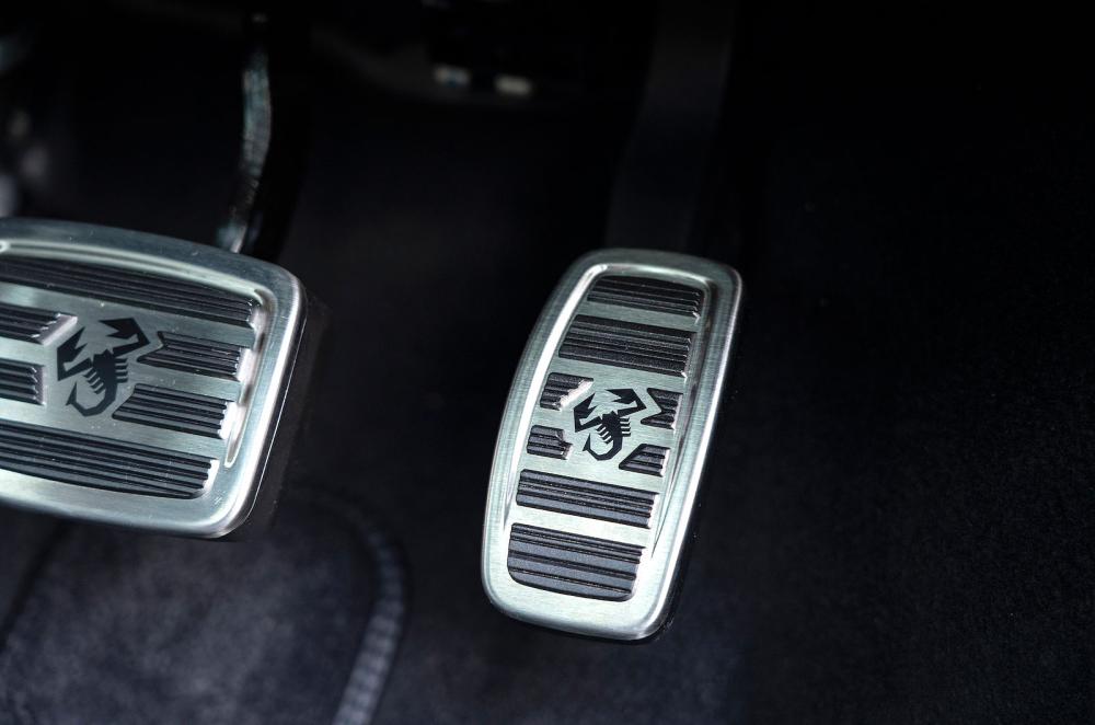 Abarth 500e Convertible interior pedals