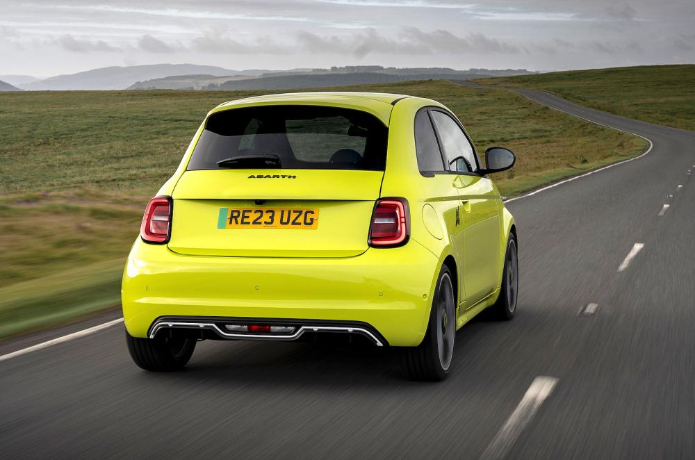Abarth 500e rear right driving