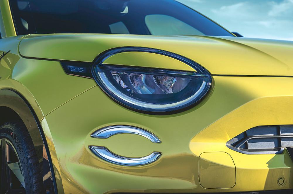 Abarth 600e headlights
