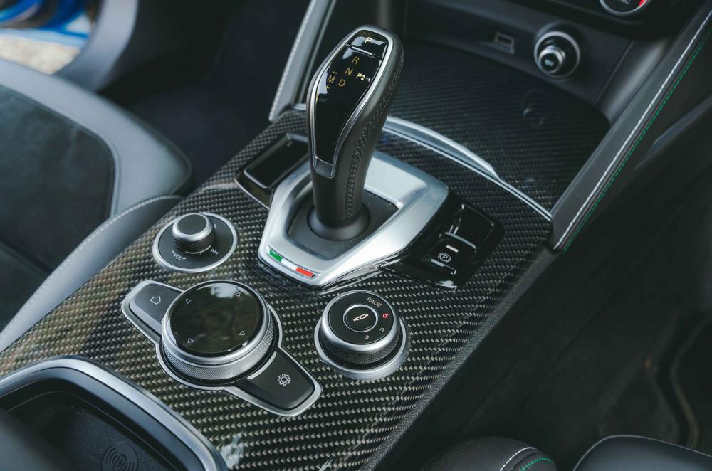Alfa Romeo Stelvio Quadrifoglio gear selector