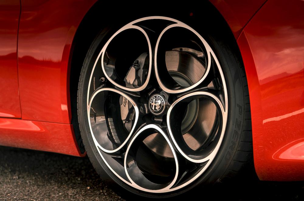 Alfa Romeo Giulia alloy wheel detail