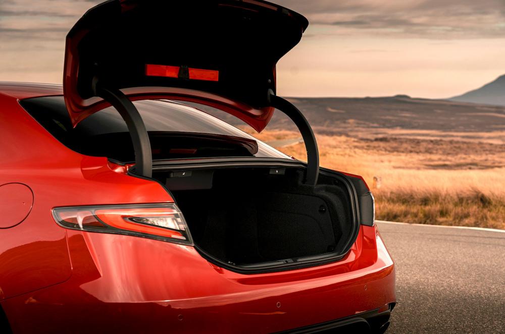 Alfa Romeo Giulia boot