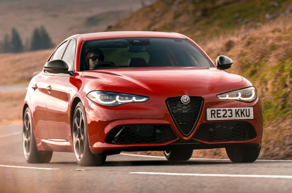 Alfa Romeo Giulia front cornering