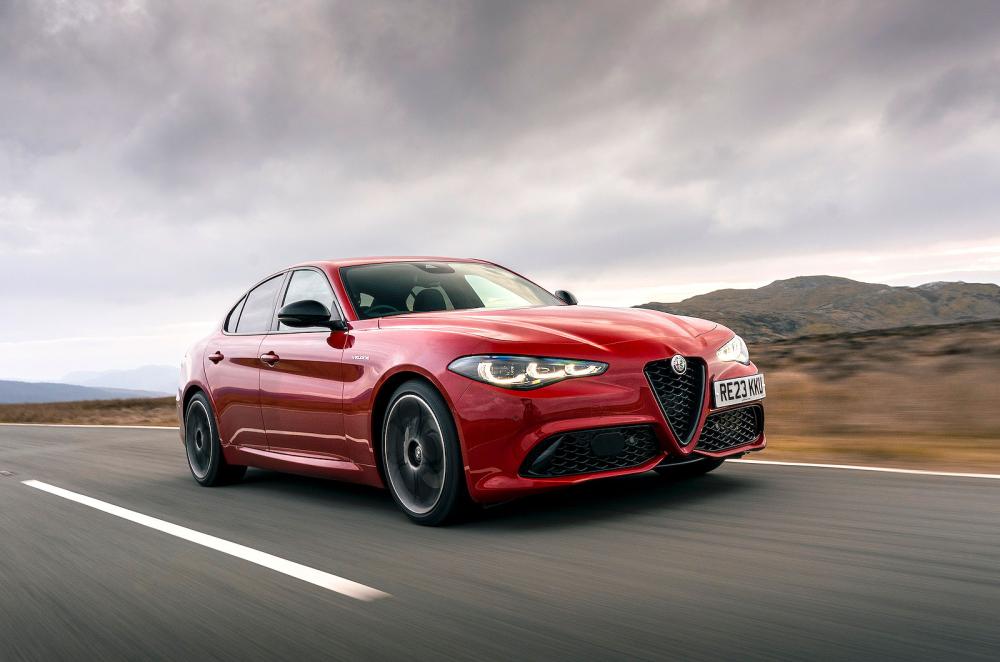Alfa Romeo Giulia front right driving