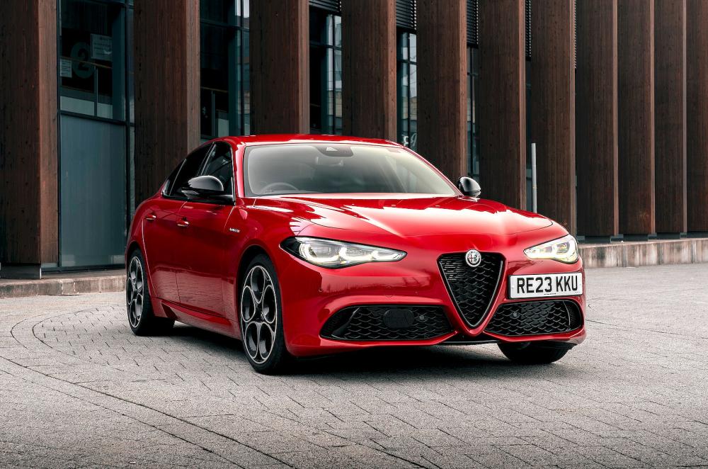 Alfa Romeo Giulia front right static